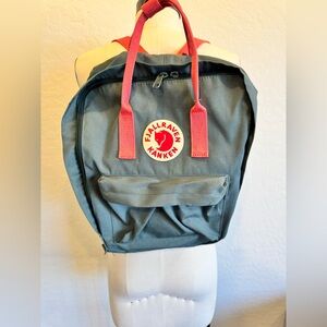 FJALLRAVEN Kånken Backpack see 3rd photo